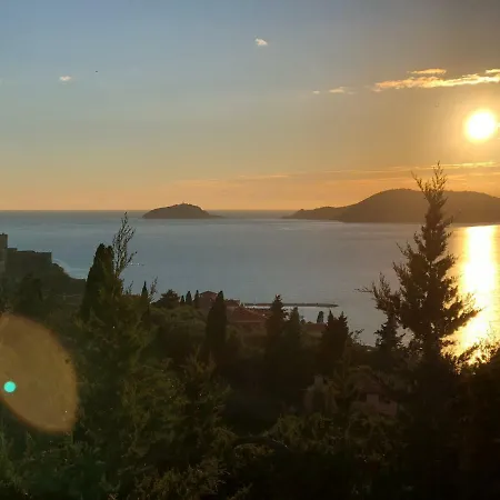 Very Flat In Lerici